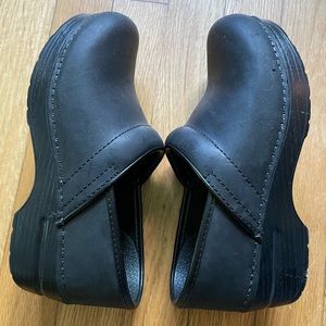 Dansko Professional clogs. Black, leather. Size 36.